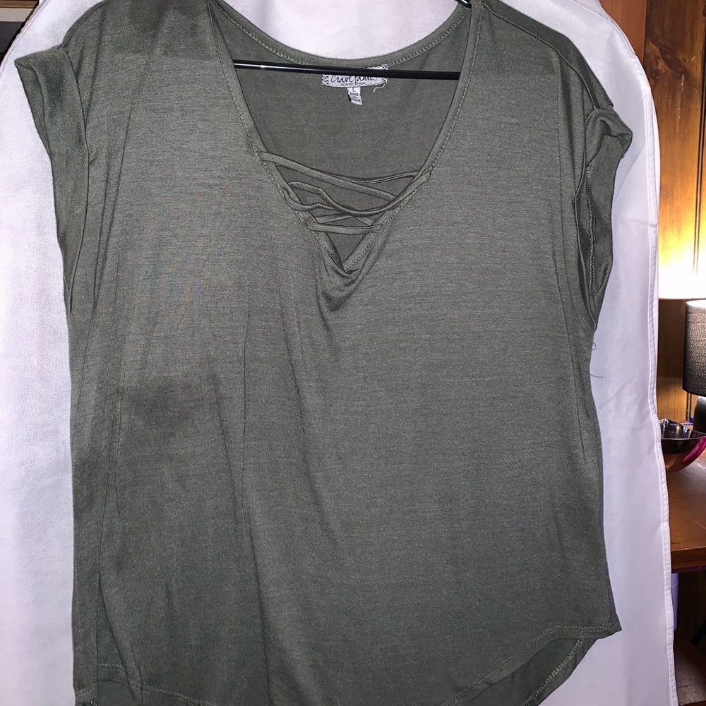 Criss cross short sleeve top